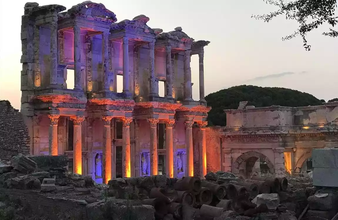 İzmir Şirince Efes Çeşme Alaçatı Turu   1 Gece Konaklama