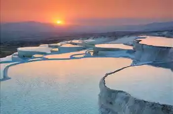 Lavanta Tarlaları Salda Gölü Pamukkale Çeşme Alaçatı Turu | 1 Gece Otel Konaklamalı