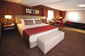 Yılbaşı Özel 5* Ramada İzmit 1 Gece Konaklama Gala Dahil