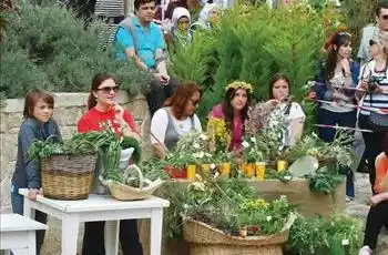 Alaçatı Ot Festivali Turu   1 Gece Otel Konaklamalı 