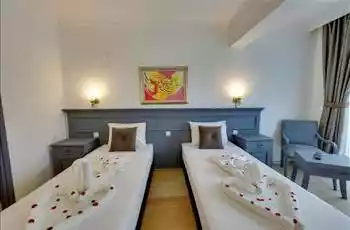 Leo Beach Bodrum +16 Hotel 4 Gece Konaklamalı  Her Şey Dahil Konsept