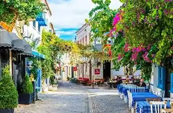 Alaçatı Ot Festivali Turu   2 Gece Otel Konaklamalı 