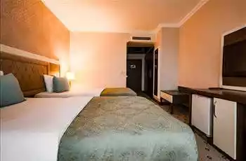  Bursa Tophane Şaitabat Şelalesi Yuvacık Ormanya Macera Parkı Turu / 1 Gece Otel Konaklamalı 